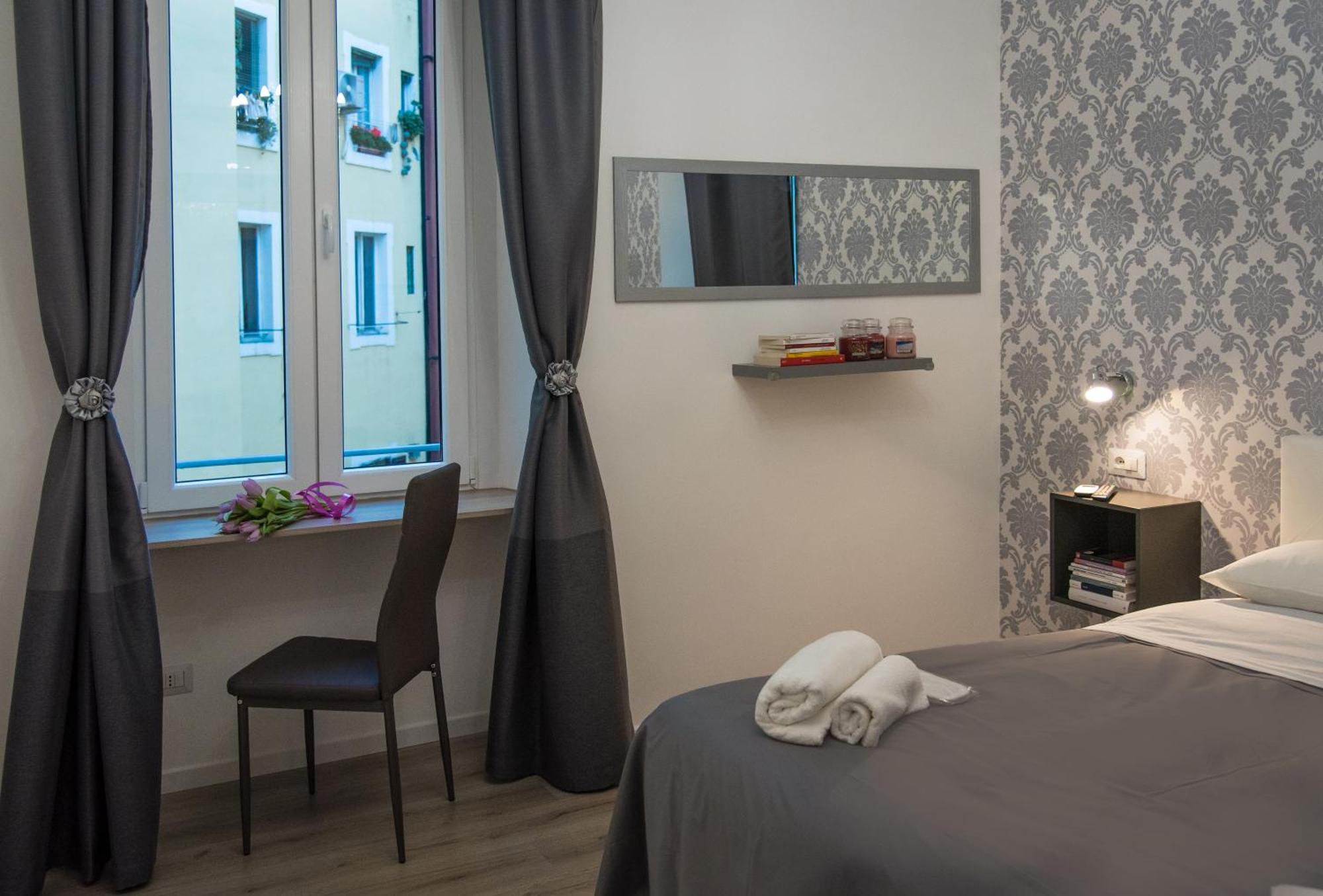 Inside Roma Rooms Экстерьер фото