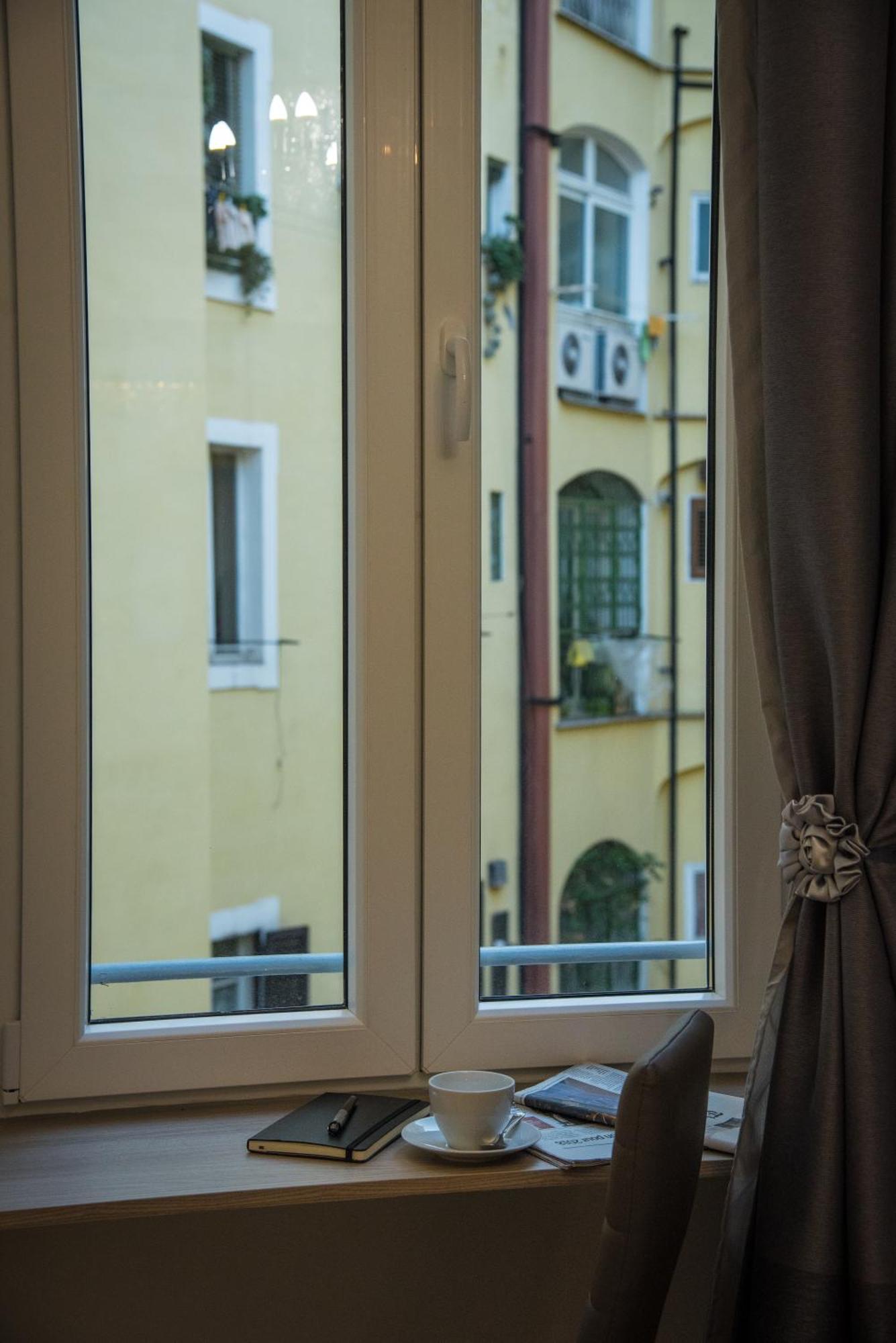 Inside Roma Rooms Экстерьер фото