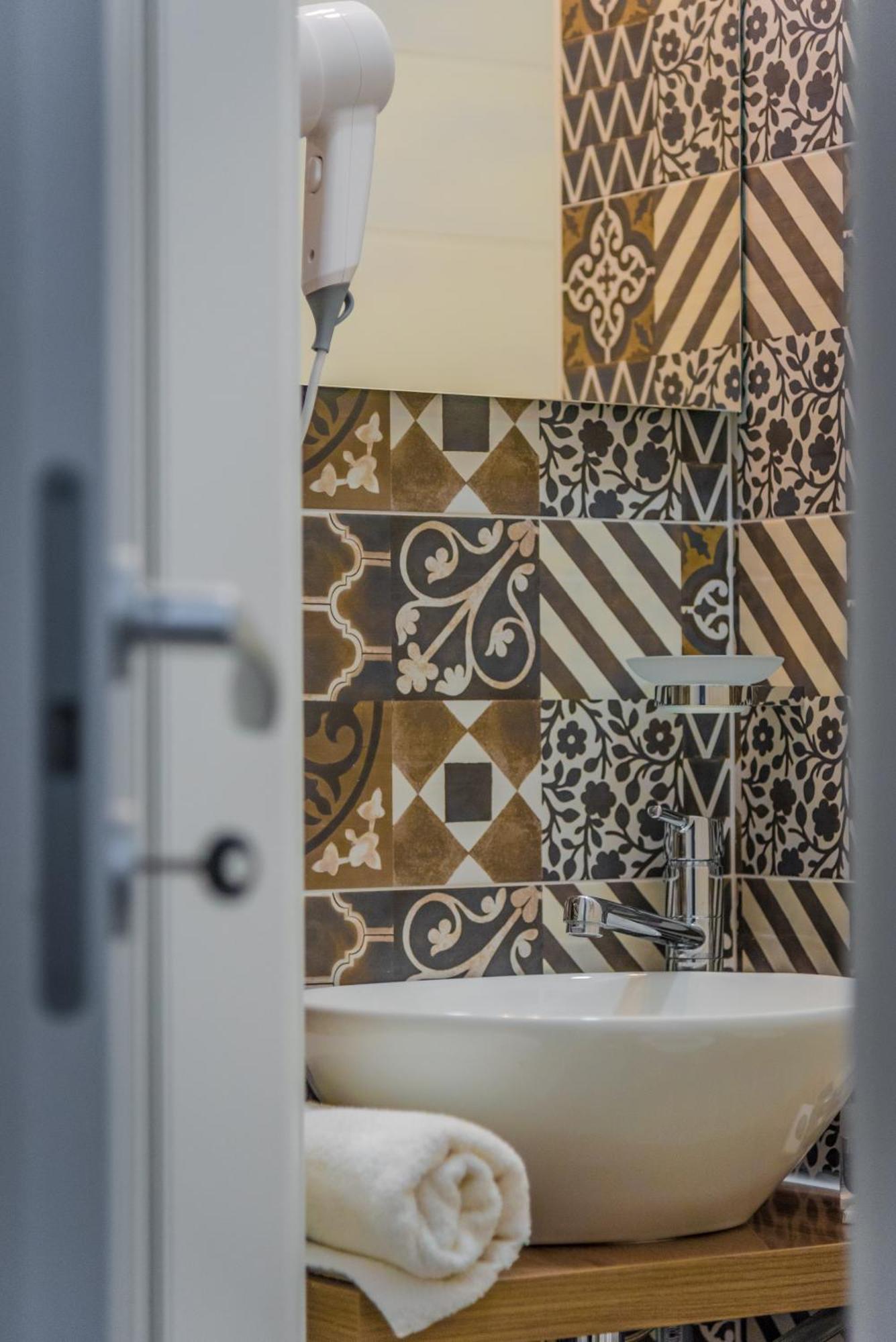 Inside Roma Rooms Экстерьер фото