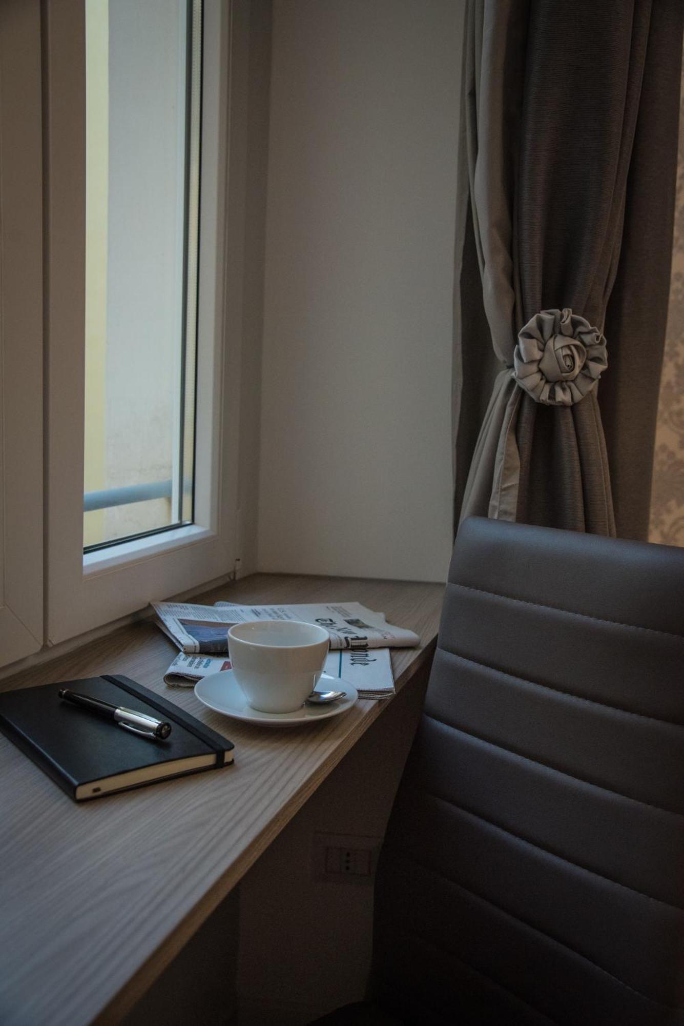 Inside Roma Rooms Экстерьер фото