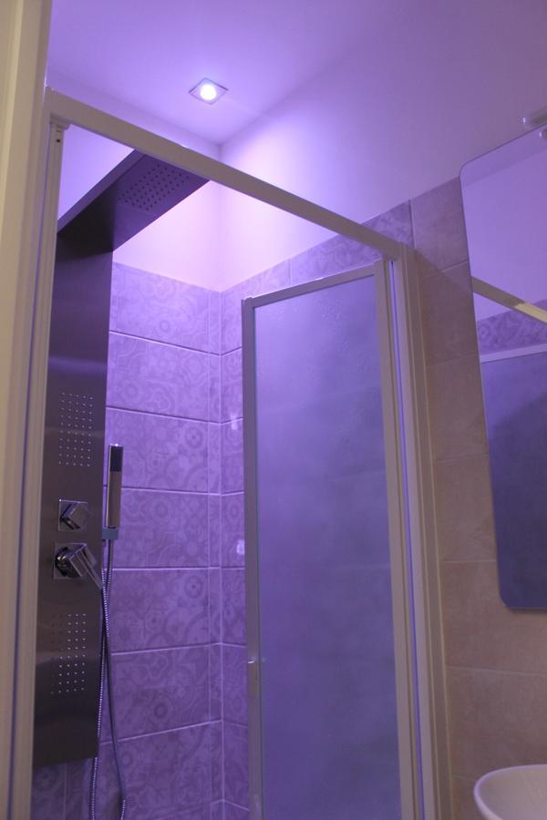 Inside Roma Rooms Экстерьер фото