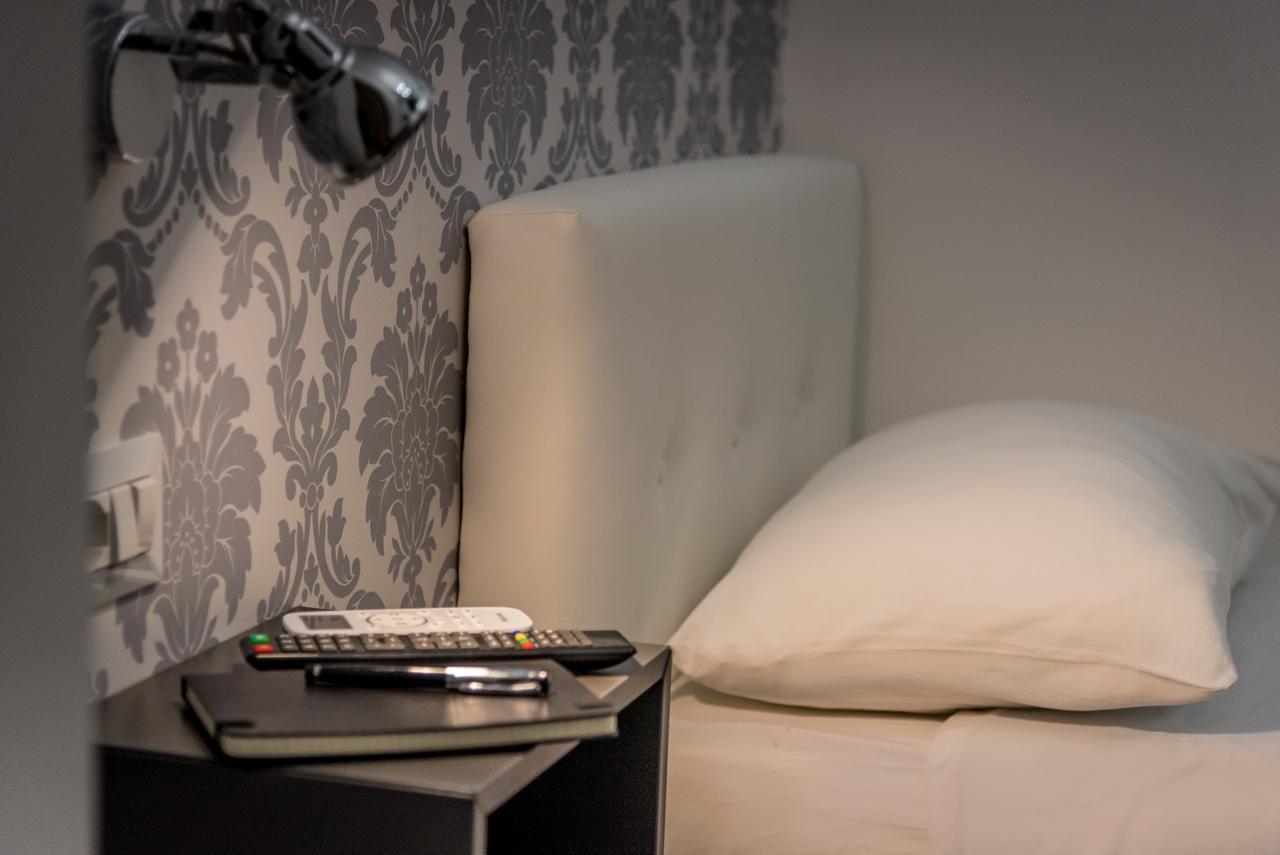 Inside Roma Rooms Экстерьер фото