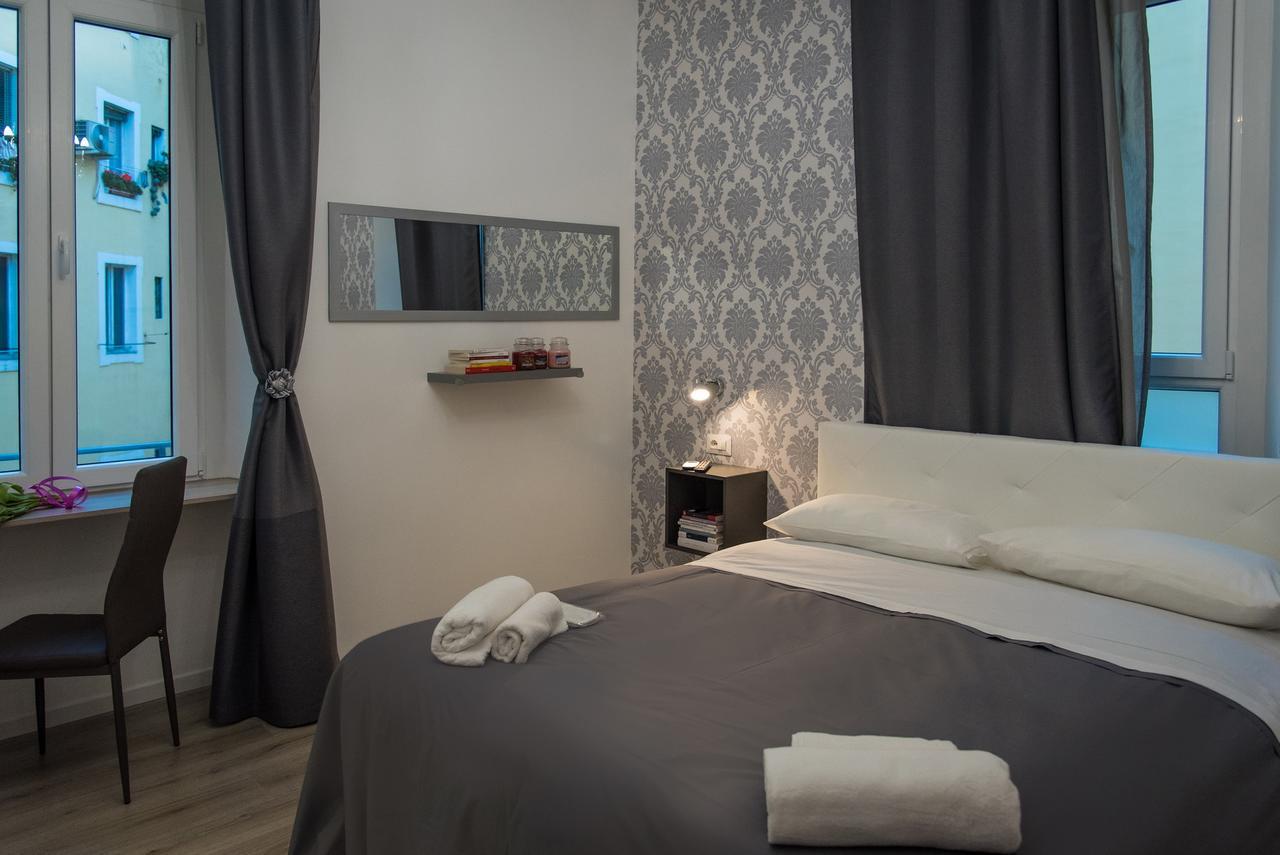 Inside Roma Rooms Экстерьер фото