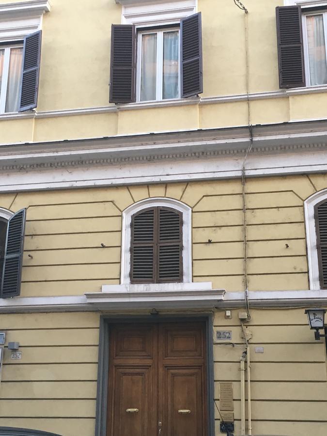 Inside Roma Rooms Экстерьер фото