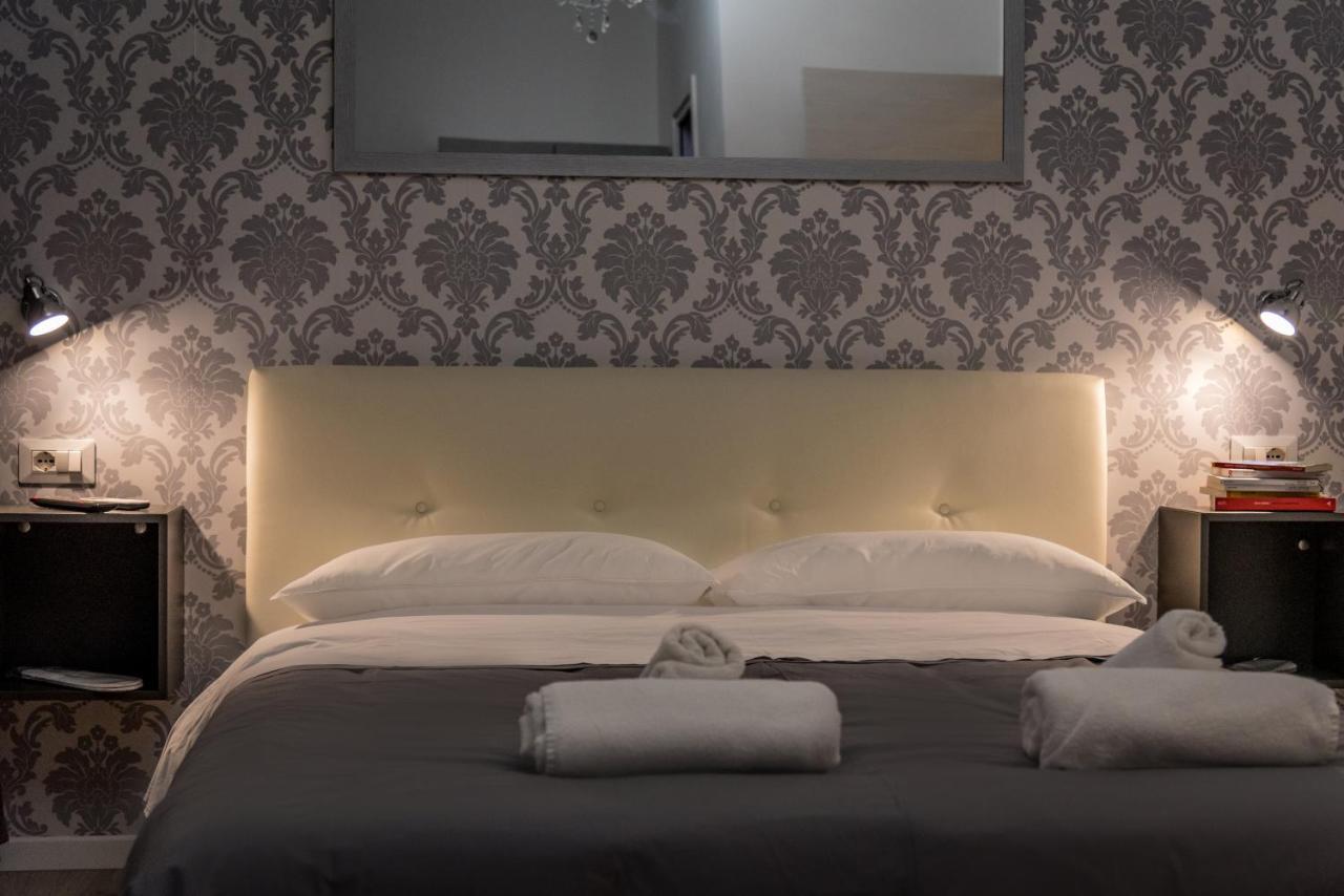 Inside Roma Rooms Экстерьер фото