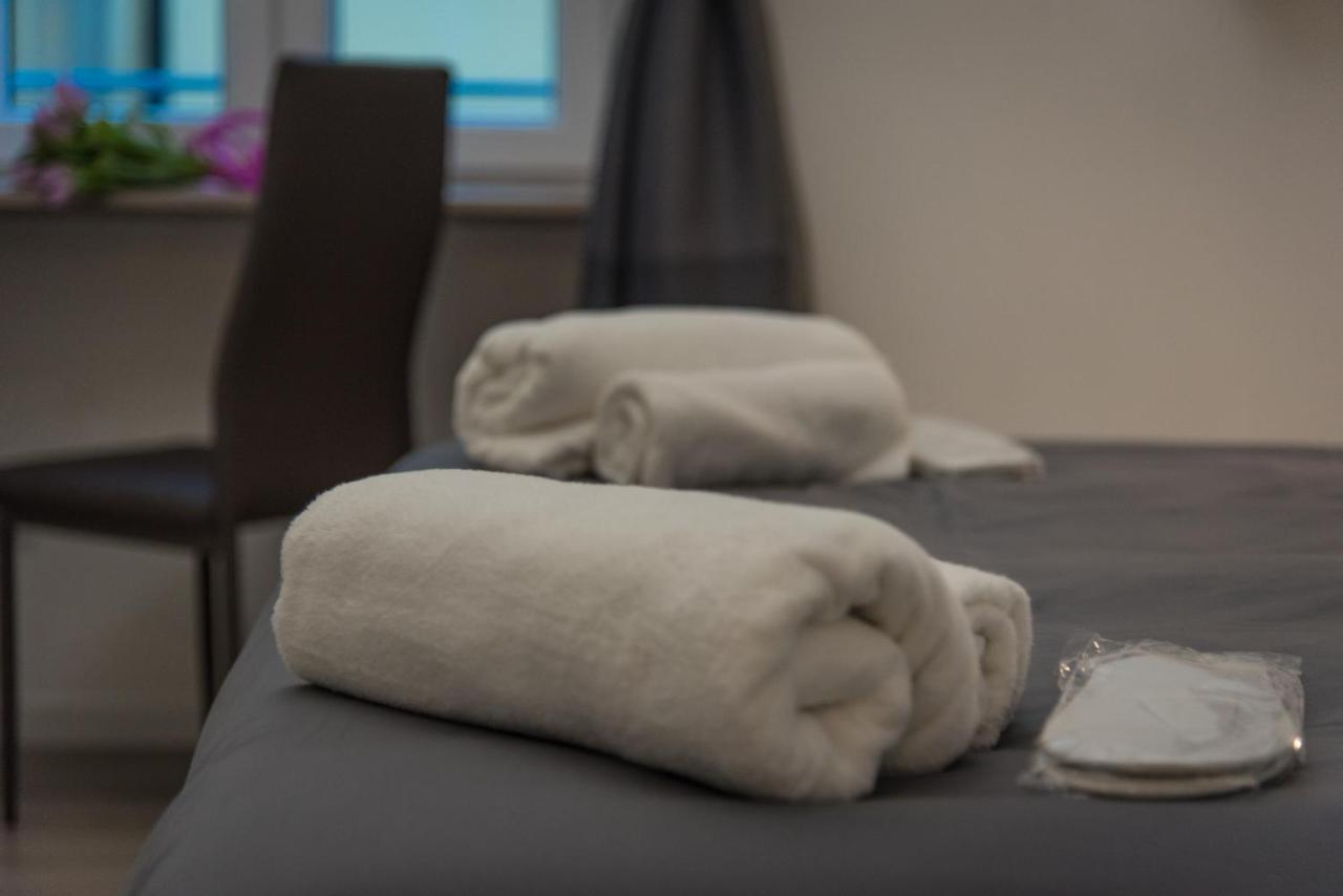 Inside Roma Rooms Экстерьер фото