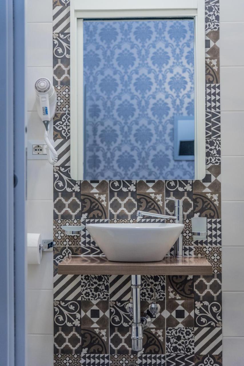 Inside Roma Rooms Экстерьер фото
